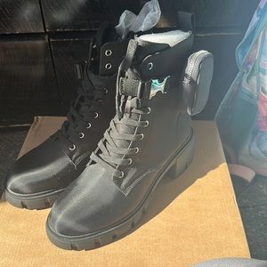 Steve madden size 8.5  brand new boots with pouch